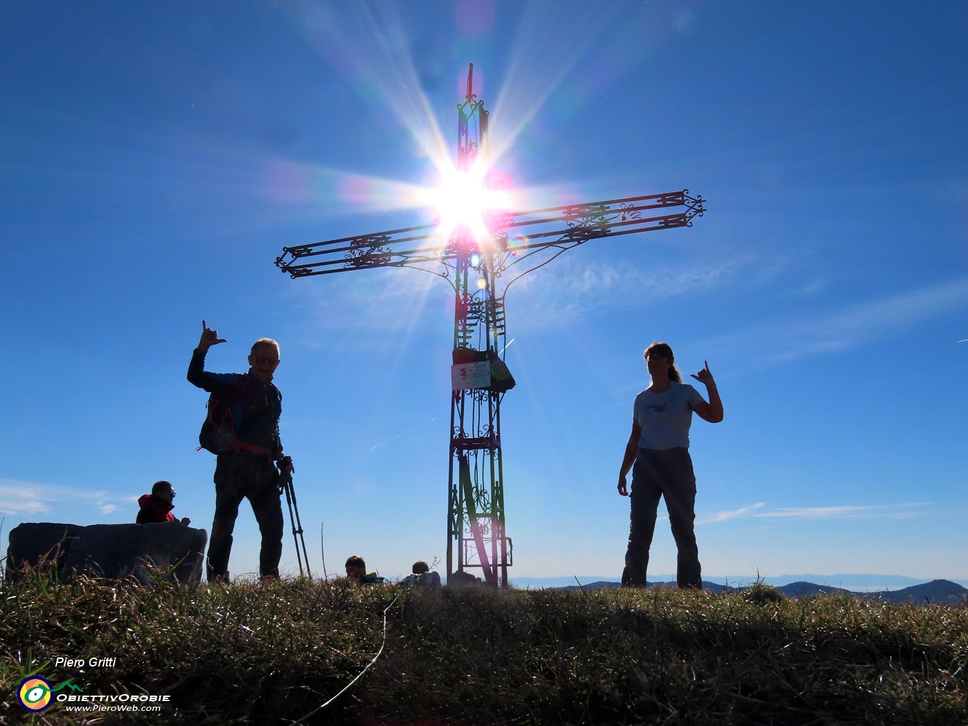 25 Alla croce di vetta dello Zuc de Valmana (1546 m) .JPG